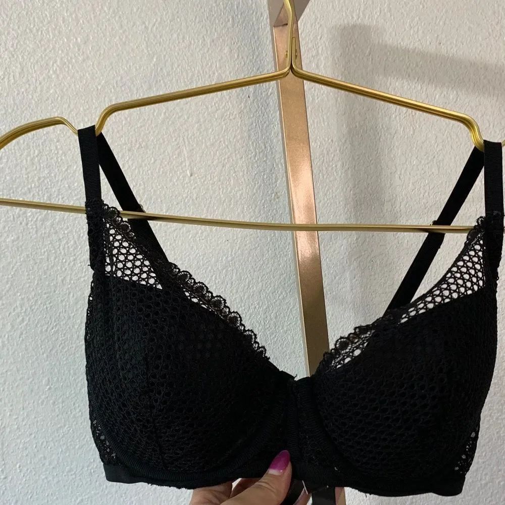 Victoria Secret- Secy Chic Black Mesh push up plunge Bra- 34DD